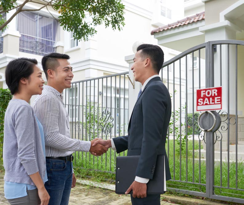 client meeting with estate agent