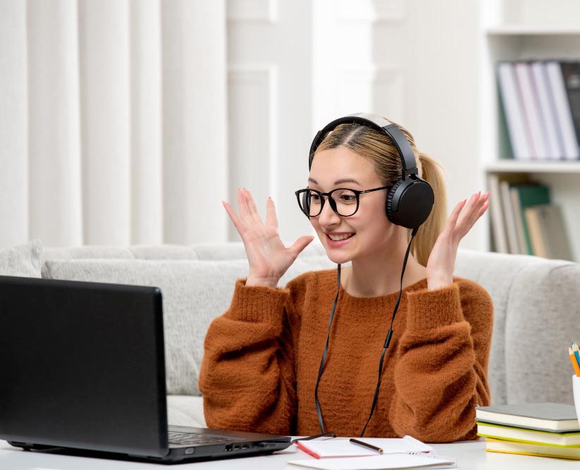 businesswomen watching online course